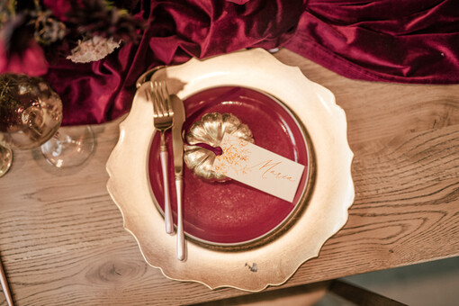 glamour winietki na wesele usadzenie gości złote litery jesienne wesele