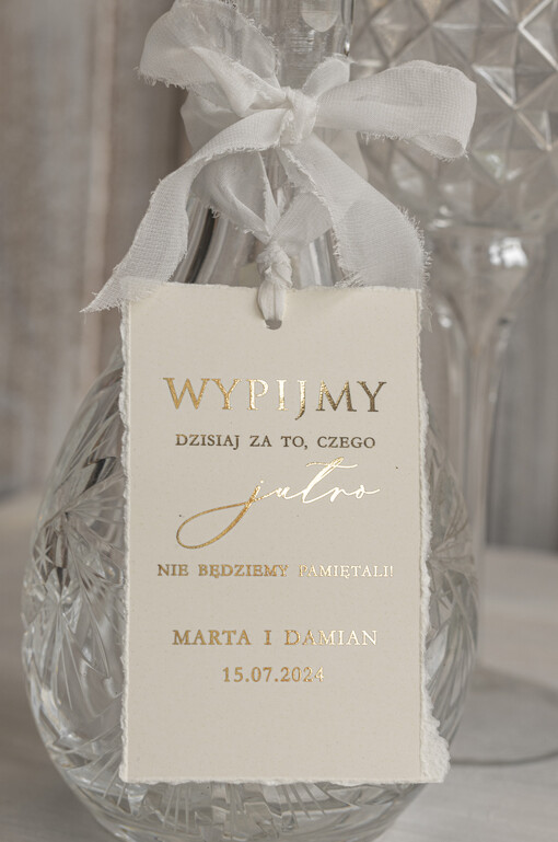 glamour zawieszki na butelkę weselną, złote zawieszki z weselnymi wierszykami, darte zawieszki ślubne, wydzierane zawieszki na butelkę