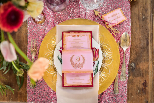 glamour menu weselne plan podawania posiłków na weselu, złote lub srebrne napisy wasza treść