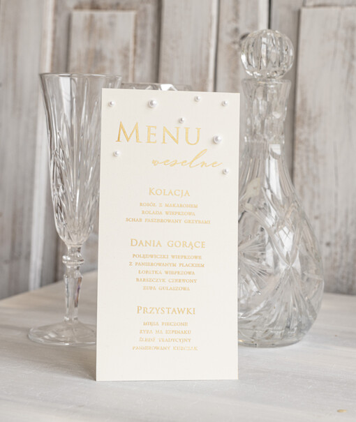 glamour ślubne menu z planem podawania dań wesenych, wesele glamour złote litery, złote menu z perełkami, ozdoba stołu weselnego