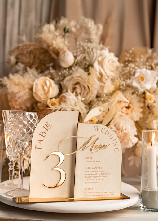 glamour menu weselne, numery na stoły weselne, dekoracja stołów weselnych, dekoracja na stołach weselnych, menu i numerki na stół