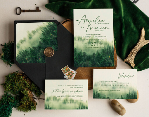 Rustykalne i Natura rustykalne zaproszenia ślubne, zaproszenia z lasem w stylu rustykalnym, zielone zaproszenia slubne, zaproszenia z kopertą i bilecikami