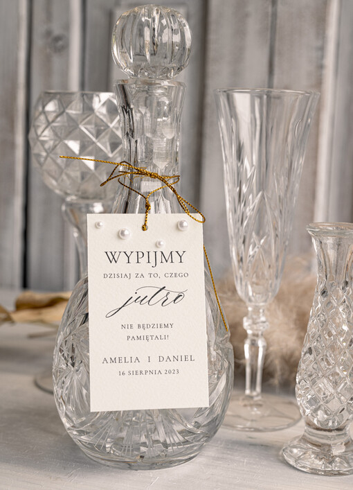 rustykalne etykiety na wódkę weselną, eleganckie winietki z dowolną treścią, zawieszki ślubne z perełkami, zawieszki na butelkę z perełkami
