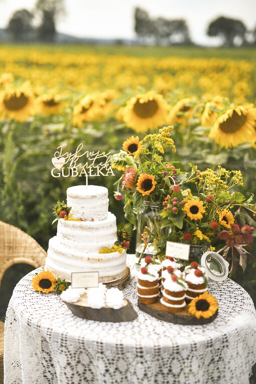 statuetki drewniane figurki na tort weselny