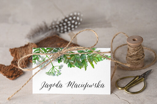 Boho/etno/pióra rustykalne ślubne wizytówki na stół winietki weselne z paprotką i sznurkiem