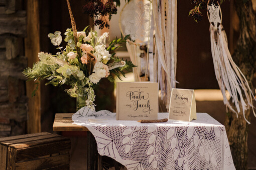 Boho/etno/pióra księga do wpisywania życzeń przez gości weselnych, w stylu boho z motywam kwiatowym