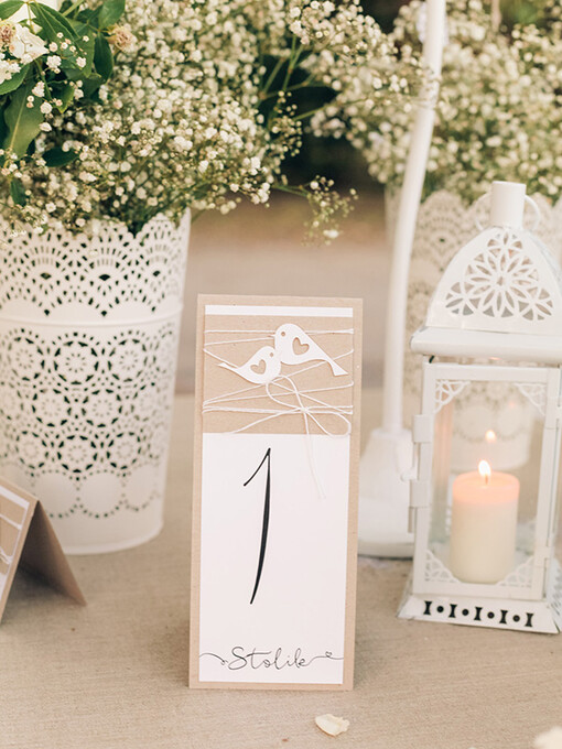 Rustykalne numerek na stół weselny, styl rustykalny wesele w stodole