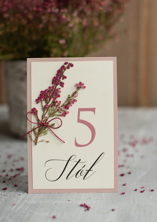 botaniczne podróżnicze  numery na stół weselny wrzos kwiatowe wesele