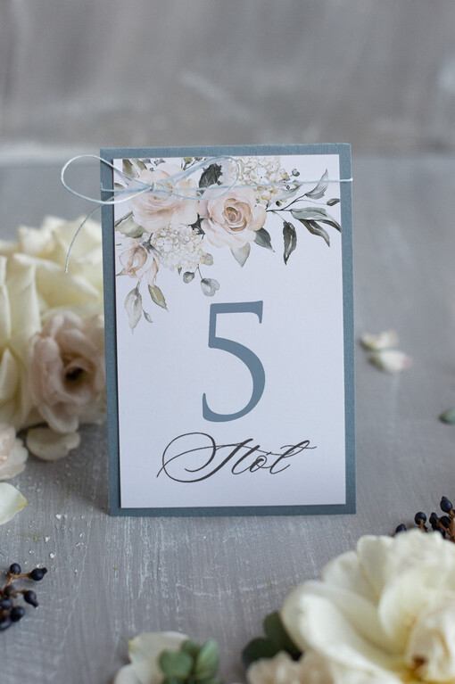 botaniczne podróżnicze  numery na stół gości weselnych boho kwiaty kolorowe piękne numerki na stół weselny