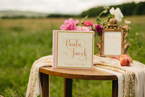 glamour ksiega pamiątkowa na wpisy gości weselnych, złota okładka wasze imiona i data