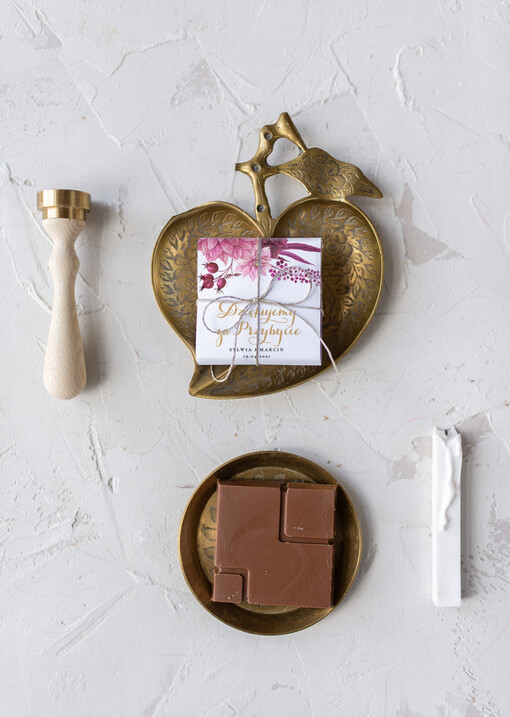 Czekoladki podziękowania podarunki dla gości czekoladki weselnych podarek będący ozdobą stołu weselnego ozdobne czekoladki