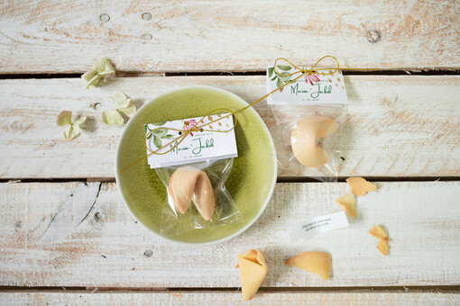 Ciasteczka z wróżbą prezenty dla gości na weselu, ciastko z wróżbą dla gości