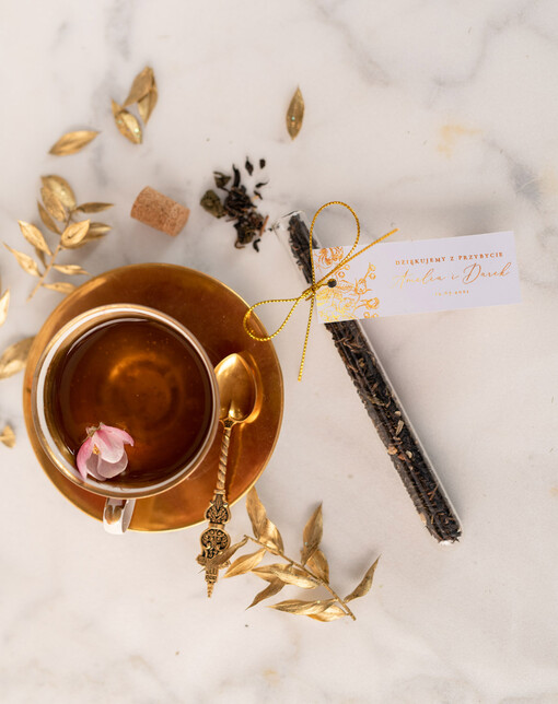 Fiolki podziękowania gościom weselnym zawierające herbatę lub kawę