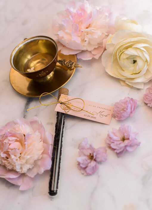 Fiolki podziękowania od pary młodej po weselu w formie aromatycznej herbaty