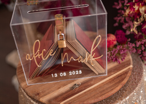 glamour akrylowa kopertówka na koperty, pudełko na koperty przezroczyste z pleksy, pomysł na pudełko na koperty na weselu, akrylowe pudełko na koperty