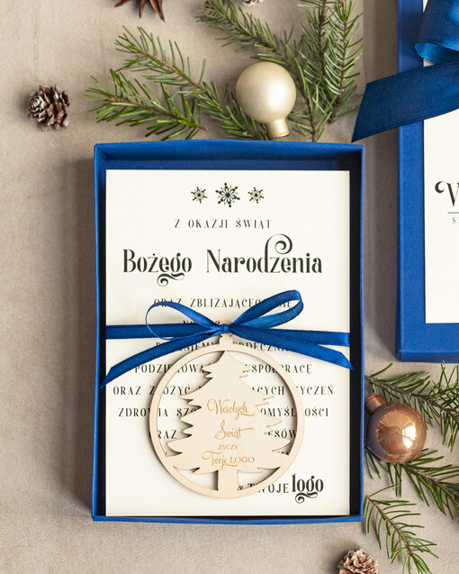 kartka pudełko Biznesowe kartki świąteczne z logo w pudełku z bombką choinka na choinkę- drewniane zawieszki na choinkę prezent dla klientów