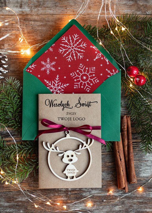 z magnesem lub zawieszką na choinkę kartki świąteczne dla firm Drewniana bombka zawieszka na choinke z Logo firmy świateczna kartka firmowa