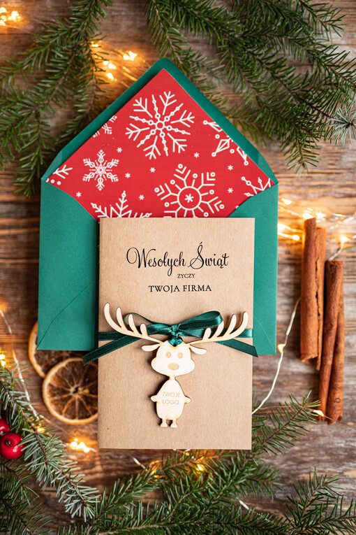 z magnesem lub zawieszką na choinkę kartki świąteczne dla firm Drewniana bombka zawieszka na choinke z Logo firmy świateczna kartka firmowa z jelonkiem