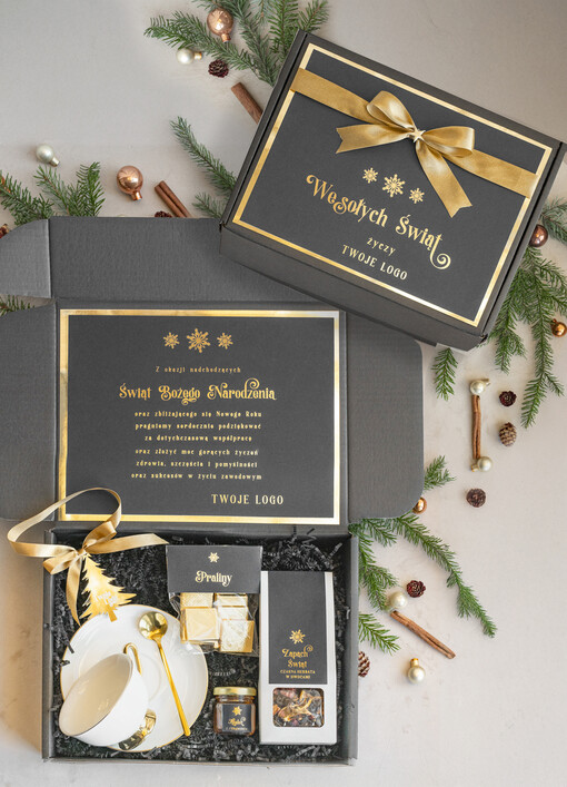 kubki, filiżanki, kubki termiczne kosze prezentowe dla firm, prezenty biznesowe z filiżanką z kawą i herbatą, upominki na święta dla pracowników i kontrahentów, personalizowane prezenty firmowe, zestawy świąteczne z logo, firmowe upominki świąteczne