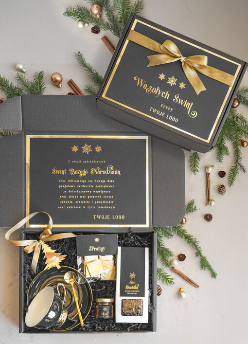 kubki, filiżanki, kubki termiczne kosze prezentowe dla firm, prezenty biznesowe z filiżanką z kawą i herbatą, upominki na święta dla pracowników i kontrahentów, personalizowane prezenty firmowe, zestawy świąteczne z logo, firmowe upominki świąteczne