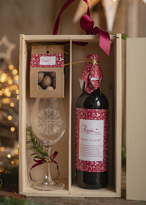 zestawy na rozgrzewkę Prezent od firmy na święta grzaniec w drewnianej skrzynce, ekskluzywne prezenty firmowe, eleganckie paczki od firmy, paczki prezentowe