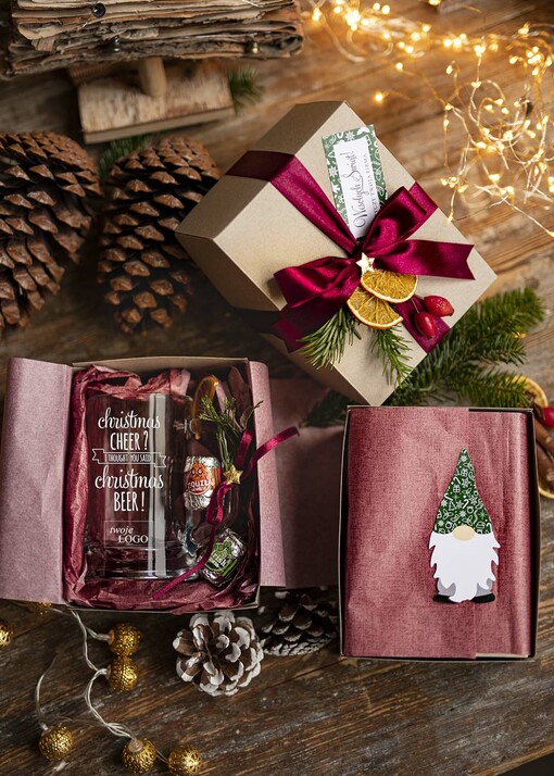 zestawy do piwa zestaw dla pracownika z logo firmy kufel w świątecznym opakowaniu