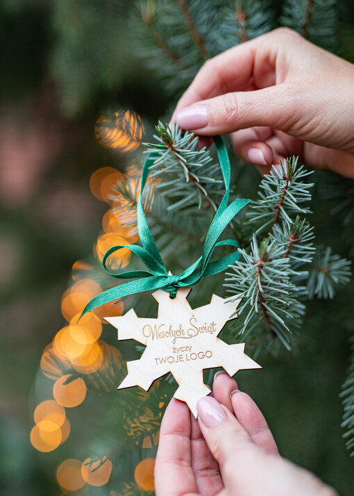 drobne prezenty dla firm Prezent Biznesowy Na Święta z Logo drewniana Bombka z logo na choinkę Zawieszka gwiazdka z Logo Firmy  z Logo