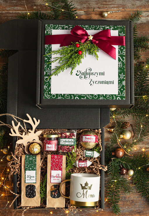 zestawy z kubkiem i filiżanką super pomysły na prezenty dla Mamy, kubek z naklejką Mama, prezent dla Mamy pod choinkę, prezent dla Mamy na święta, świąteczne upominki