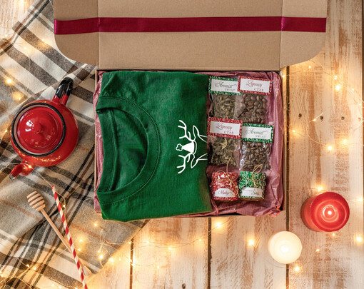 koszulki pomysł na prezent świąteczna koszulka różne rozmiary, zielona męska świąteczna koszulka, koszulka świąteczna z nadrukiem,  prezent na święta koszulka z nadrukiem