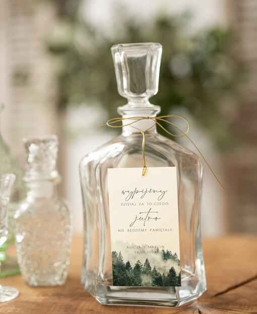 Nowoczesne prosta forma  proste zawieszki ślubne, rustykalne zawieszki na alkohol z dowolną treścią, ozdobna zawieszka na wódkę weselną, etykieta na butelki, zawieszki na butelkę z lasem