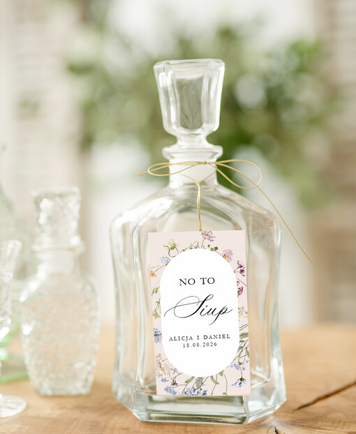 Nowoczesne prosta forma  zawieszki na butelki weselne, zawieszki weselne z imionami pary młodej, karteczki na weselny trunek, zawieszki ślubne, delikatne zawieszki na alkohol na weselu