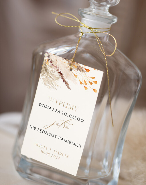 Nowoczesne prosta forma  etykiety na alkohol, zawieszki na alkohol z dowolną treścią, ozdobna zawieszka na wódkę weselną, etykieta na weselny alkohol, proste zawieszki ślubne