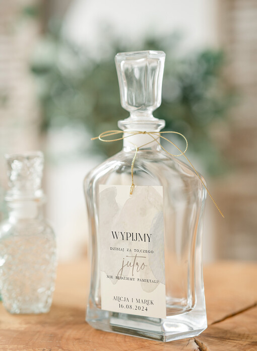 Nowoczesne prosta forma  nowoczesne zawieszki ślubne, rustykalne zawieszki na alkohol z dowolną treścią, ozdobna zawieszka na wódkę weselną, etykieta na butelki