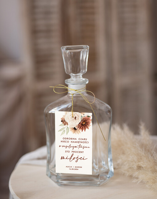 Nowoczesne prosta forma  zawieszki na butelkę, proste zawieszki ślubne, rustykalne zawieszki na alkohol z dowolną treścią, ozdobna zawieszka na wódkę weselną, etykieta na butelki