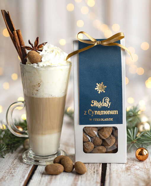 CHRUPKIE DODATKI Migdały w belgijskiej mlecznej czekoladzie z cynamonem drobne prezenty biznesowe dla firm, drobne słodycze upominki dla pracowników, prezent dla pracowników i kontrahentów, drobne prezenty firmowe