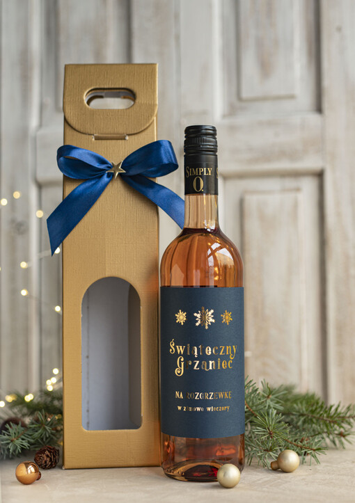 GRZANIEC Grzaniec ze świąteczną etykietą w drewnianej skrzynce z nadrukiem, firmowe świąteczne prezenty dla klientów, upominki prezenty biznesowe dla firm, drobne upominki na święta dla pracowników