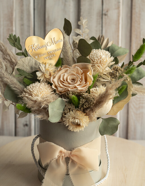 kwiaty flowerboxy prezent dla Mamy z okazji dnia Matki, kwiaty prezent dla mamy , kompozycja z suszonych kwiatów pomysł na prezent dla mamy, wieczne róże, flower box dla mamy