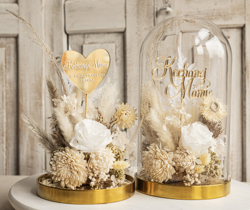 kwiaty flowerboxy flowerbox, pomysł na prezent prezent dla mamy kwiaty w kopule kompozycja z kwiatów suszonych wieczne roze,  prezent z okazji dnia mamy kwiaty