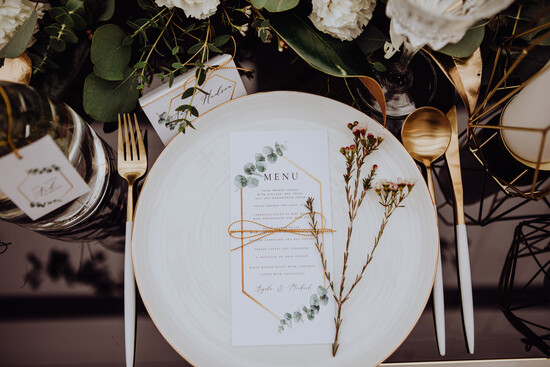 Menu glamour menu weselne geometryczne z elementami złota idealne na wesele w plenerze 01/geotus/m