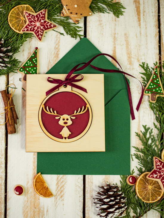 Kartki świąteczne z logo firmy z magnesem lub zawieszką na choinkę kartki świąteczne dla firm z logo bożonarodzeniowe kartki z drewnianą zawieszką i sznurkiem 02/zawieszka/ksw