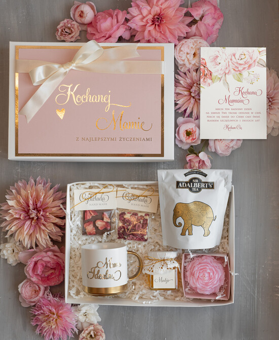 Prezenty dla Mamy zestawy w welurowych i ozdobnych pudełkach prezent urodzinowy dla Mamy, wyjątkowy prezent na dzień mamy, box prezentowy dla mamy z kubkiem, pom 03/boxKn/DLAMAMY
