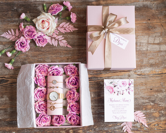 Prezenty dla Mamy biżuteria szkatułki na biżuterie Prezent na Dzień Mamy Zegarek i bransoletki love i nieskończoność Upominek Dla Mamy Flowerbox z biżuterią 04/zegB/flowerBOX