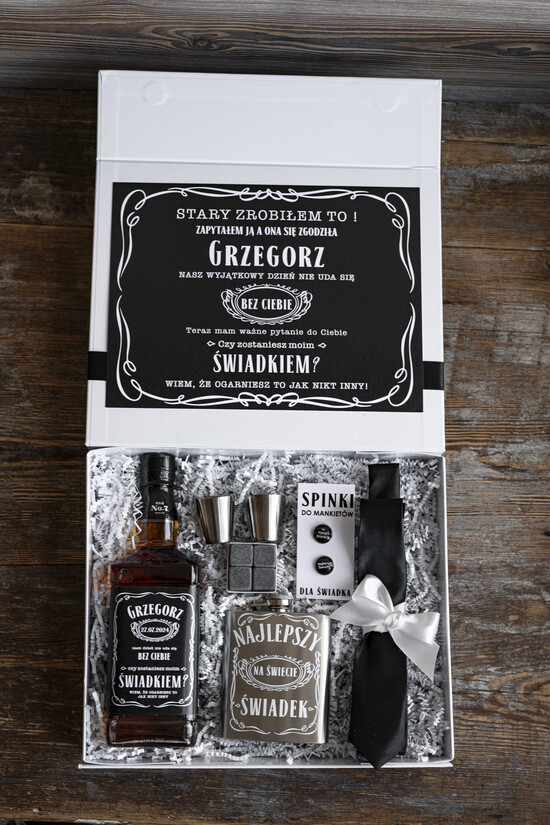 Prezenty dla świadków boxy prezentowe dla Świadka zestaw prezentowy czy zostaniesz moim świadkiem, etykieta na butelkę, GIFTBOXB DLA ŚWIADKA ZE SPINKA 02/boxNowS/swiadek