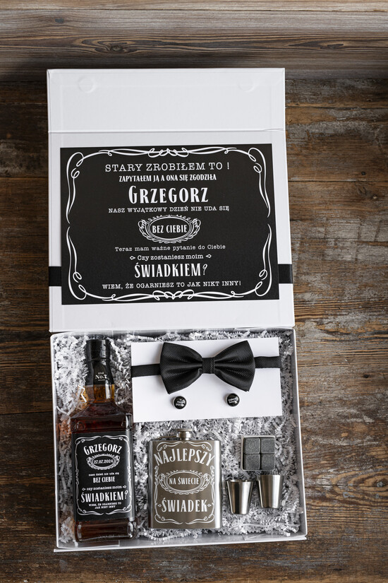 Prezenty dla świadków boxy prezentowe dla Świadka zestaw prezentowy czy zostaniesz moim świadkiem, etykieta na butelkę, GIFTBOXB DLA ŚWIADKA ZE SPINKA 01/boxNowS/swiadek