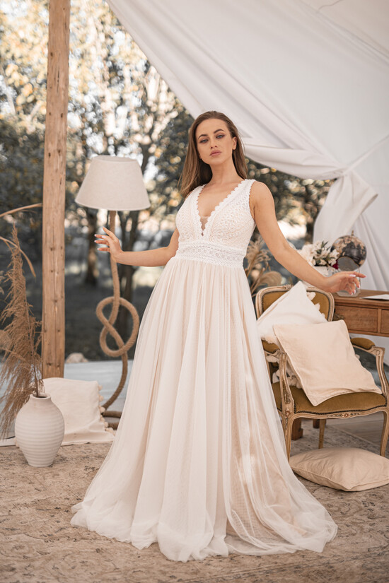 Suknie Ślubne boho Suknia ślubna boho. Koronkowa sukienka na ślub. Romantyczne suknie ślubne z odkrytymi plecami 25/boho/sslub