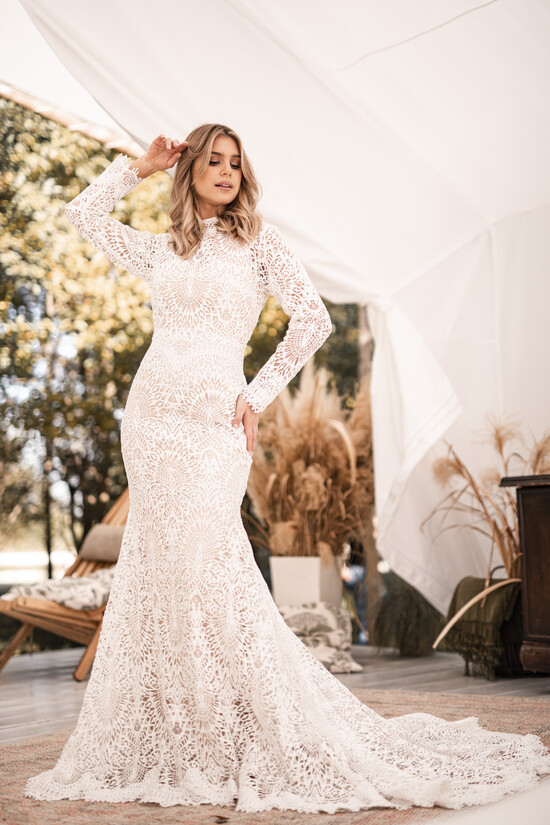 suknie ślubne boho Piękna suknia rybka w stylu boho. Suknia ślubna boho z koronki. Sukienka na ślub z długimi rękawami. 03/boho/sslub