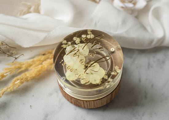Pudełka Szkatułki na Obrączki epoxy ręcznie robione pudełeczko z drewna z żywicą, personalizowane pudełko na obrączki ślubne, pudełkeczka z kwiatami na obrączki 01/epoxy/szkO