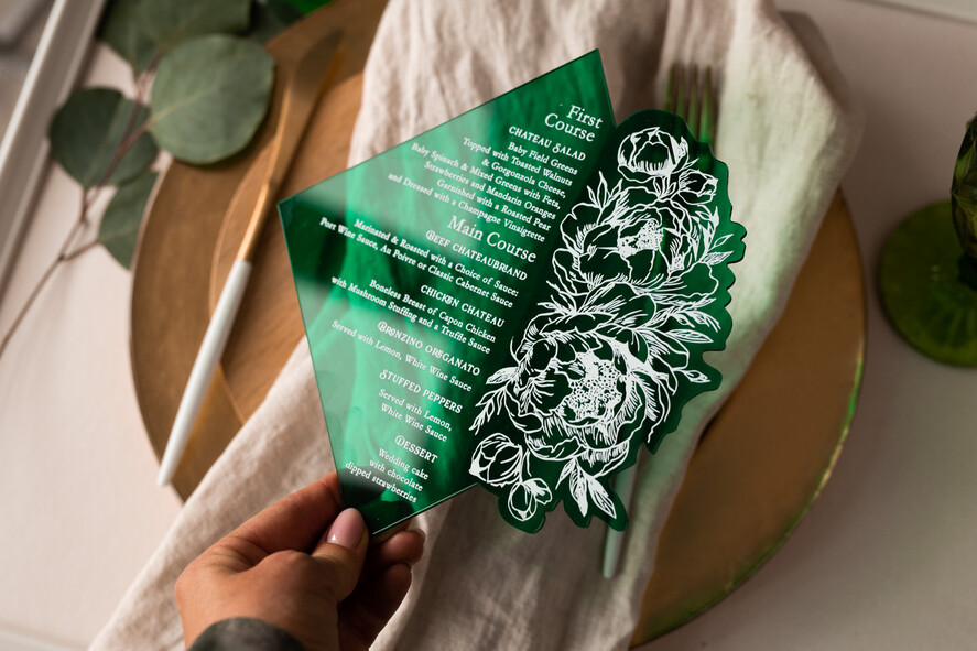 Menu glamour karta dań na weselu, akrylowe menu weselne, karta dań z zielonej pleksy, menu weselne w stylu glamour, karta drinków, zielone menu weselne7