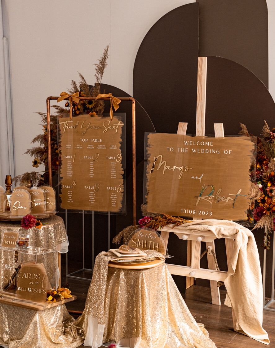 Menu glamour nowoczesna forma karty dań na weselu, akrylowe menu weselne, stojąca karta dań, menu weselne w stylu glamour, plan podawania posiłków, złote menu weselne 3