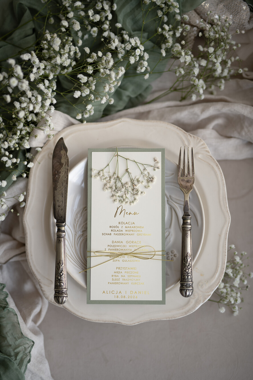 Menu botaniczne podróżnicze menu weselne z suszoną gipsówką, menu na stoły weselne karta potraw weselnych, karta dań na weselu z suszonymi kwiatami1
